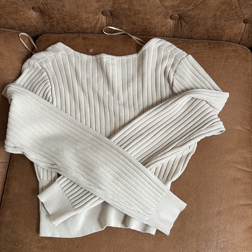 Ivory Ribbed V-Neck Sweater - Picture 2 of 2
